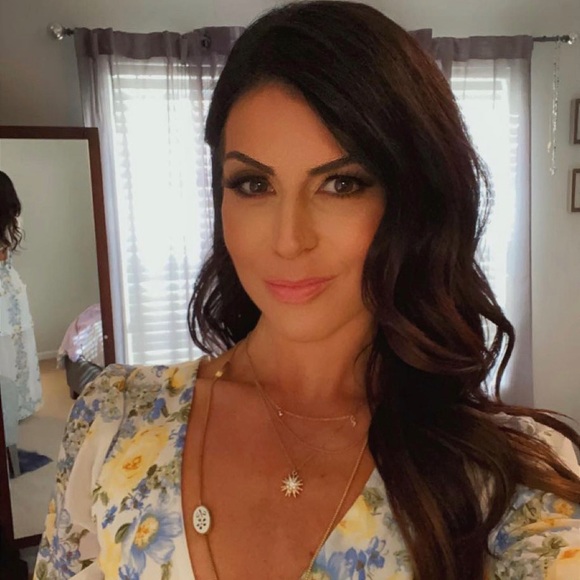 Meet your Posher, Stephanie - Picture 1 of 1